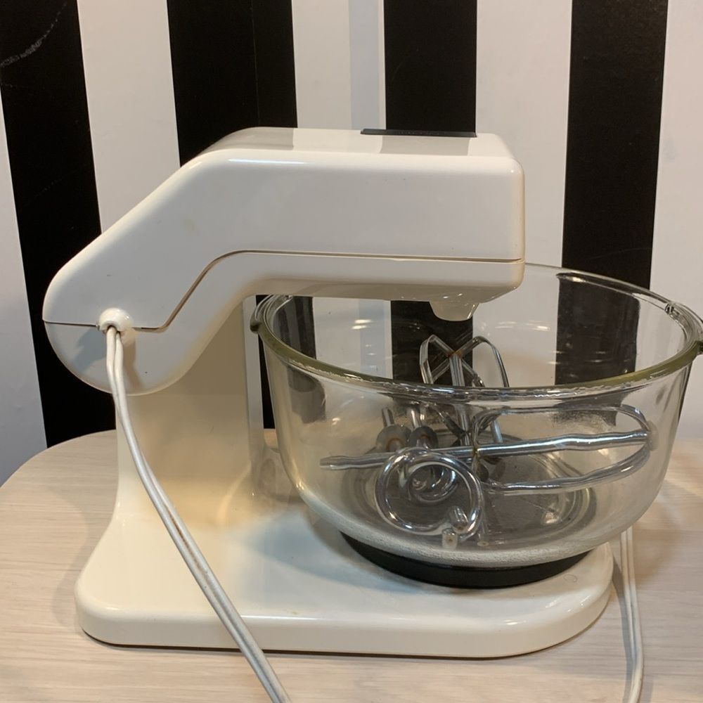 Vintage 70s Sunbeam Mixmaster Electric Mixer 2 Glass Bowls/Beater / Dough Hook - Picture 7 of 16